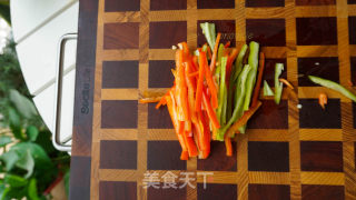 辣椒肉丝拌面的做法步骤：2