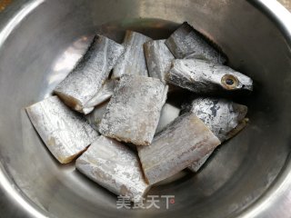 番茄烧带鱼的做法步骤：1