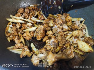 豆豉嫩姜烧鸡肉的做法步骤：8