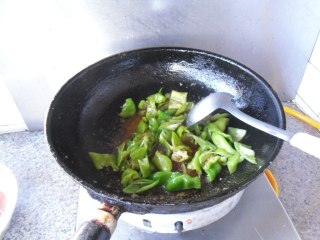 尖辣椒炒洋葱的做法步骤：8