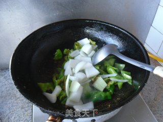 尖辣椒炒洋葱的做法步骤：9