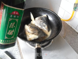 煎蒸咸鱼头的做法步骤：5