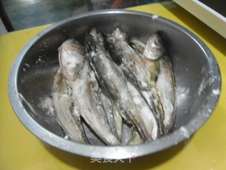 煎烧雷鱼的做法步骤：3