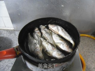 煎烧雷鱼的做法步骤：4