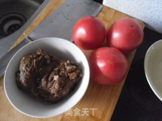 牛肉炖柿子的做法步骤：1