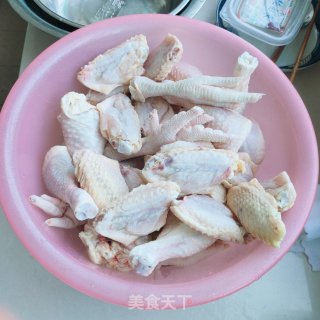 鸡翅、鸡爪卤鸡腿的做法步骤：1