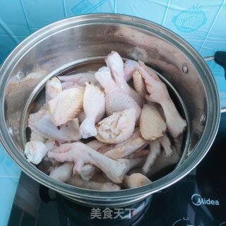 鸡翅、鸡爪卤鸡腿的做法步骤：2