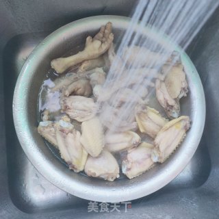 鸡翅、鸡爪卤鸡腿的做法步骤：3