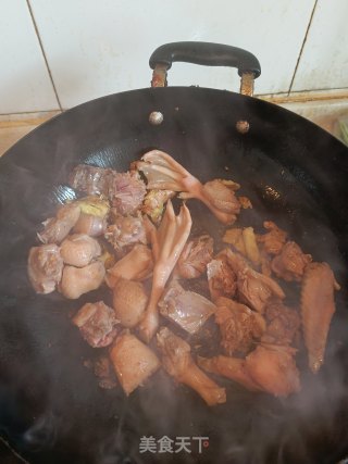 香菇青椒鸭的做法步骤：2