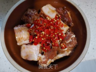 剁椒蒸排骨的做法步骤：2