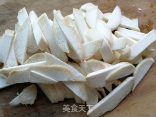 黑木耳炒杏鲍菇的做法步骤：2