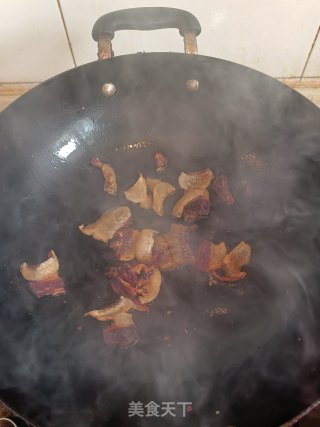 腊肉炒杂蔬的做法步骤：2
