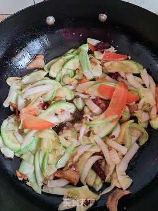 腊肉炒杂蔬的做法步骤：4