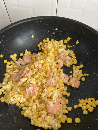 玉米虾仁炒鸡蛋的做法步骤：6