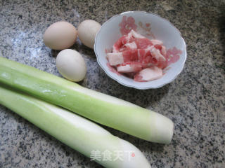 五花肉煎鸡蛋炒茭白的做法步骤：1
