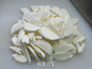 五花肉煎鸡蛋炒茭白的做法步骤：3