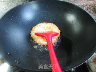 五花肉煎鸡蛋炒茭白的做法步骤：4