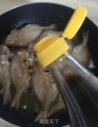 醋烧红立鱼的做法步骤：6