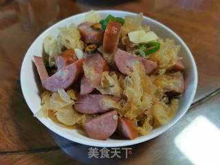 雪耳炒红肠的做法步骤：9
