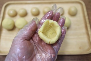 黑芝麻酱豆沙月饼的做法步骤：7