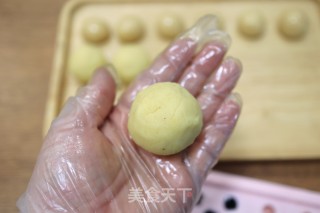 黑芝麻酱豆沙月饼的做法步骤：10