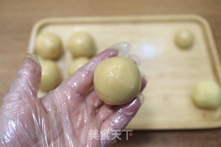黑芝麻酱豆沙月饼的做法步骤：12