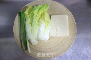 娃娃菜炖豆腐的做法步骤：1