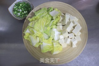 娃娃菜炖豆腐的做法步骤：2