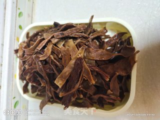 豆角干烧鸡肉的做法步骤：2