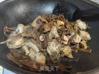 豆角干烧鸡肉的做法步骤：7
