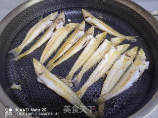 香煎沙丁鱼的做法步骤：3