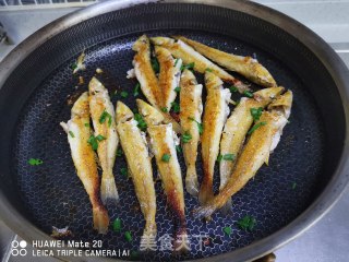 香煎沙丁鱼的做法步骤：4