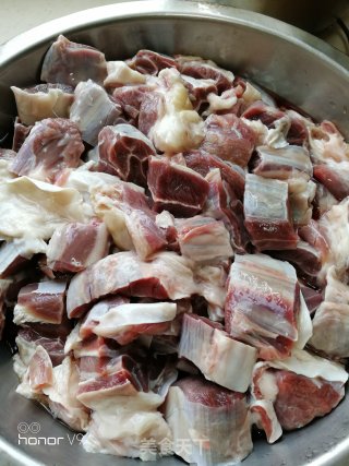 红烧牛肉的做法步骤：1