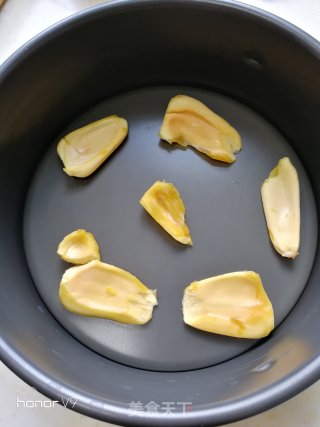 菠萝蜜果肉戚风蛋糕的做法步骤：13