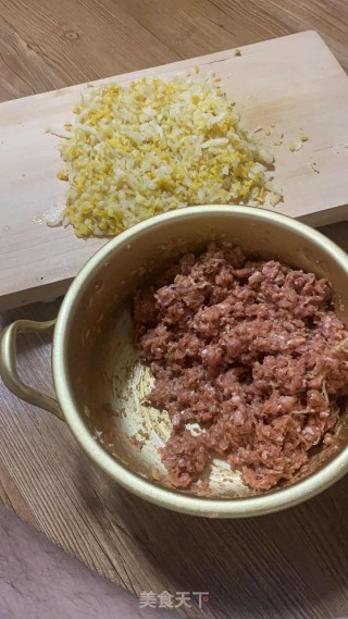 酸菜猪肉馅饼的做法步骤：2