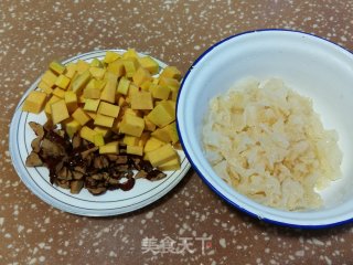 南瓜红枣银耳羹的做法步骤：2