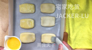 香酥芝麻饼，外酥里软层次分明，一口下去满嘴飘香，满满的童年味道。的做法步骤：21
