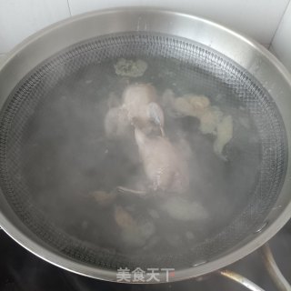 子姜薏米鹌鹑汤的做法步骤：7