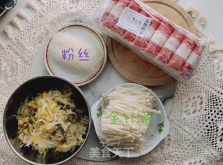 酸菜肥牛粉丝煲的做法步骤：1
