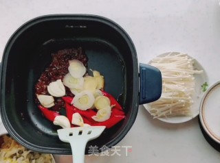 酸菜肥牛粉丝煲的做法步骤：3