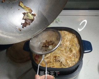 酸菜肥牛粉丝煲的做法步骤：9
