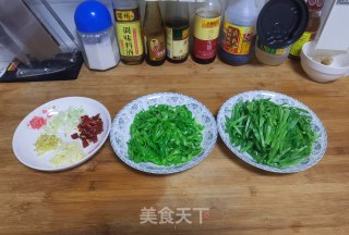 青椒扁豆丝的做法步骤：1
