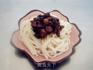 香菇肉丁酱拌面的做法步骤：12