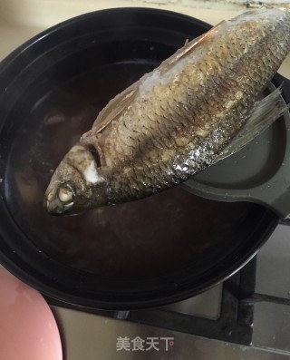 粉葛鲮鱼汤的做法步骤：9