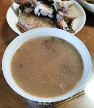 粉葛鲮鱼汤的做法步骤：10