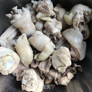 香辣鸡块炖时蔬的做法步骤：1