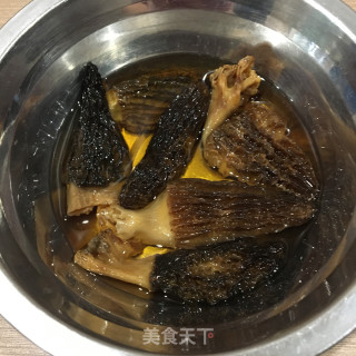 菌菇煲老鸽的做法步骤：1