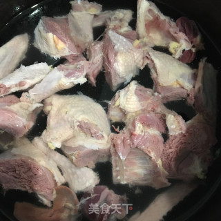 菌菇煲老鸽的做法步骤：3
