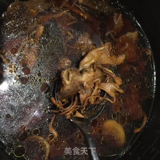 菌菇煲老鸽的做法步骤：7