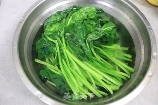 酸辣开胃的凉拌菠菜的做法步骤：3